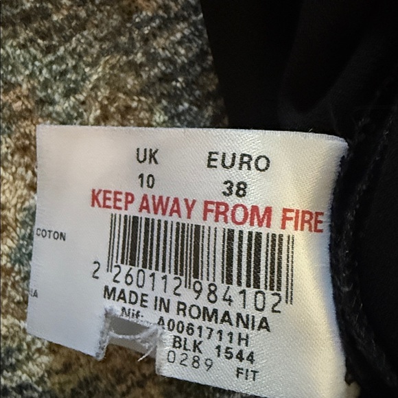 Black Sleeveless Camisole top with sheer panel top detail. Size 10 - Picture 6 of 6